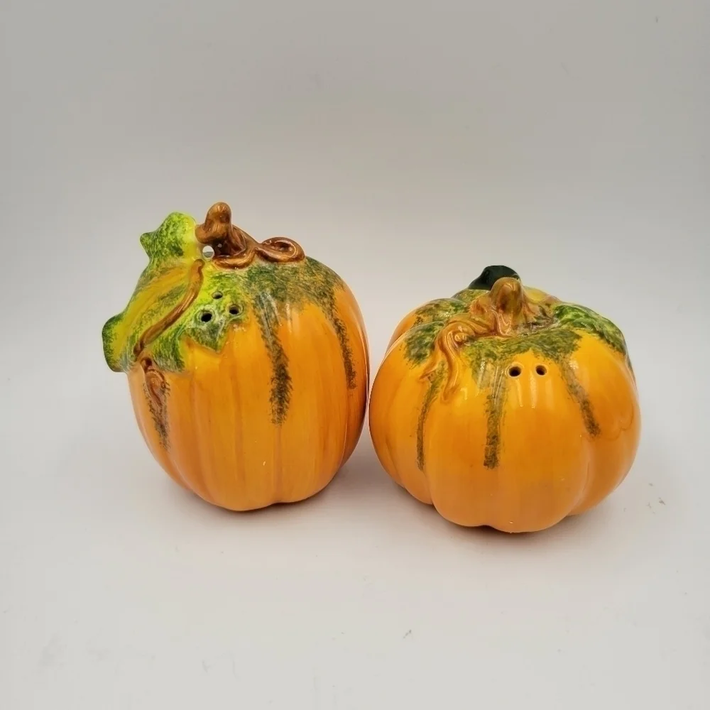 Ceramic Pumpkin Salt & Pepper Shaker Set